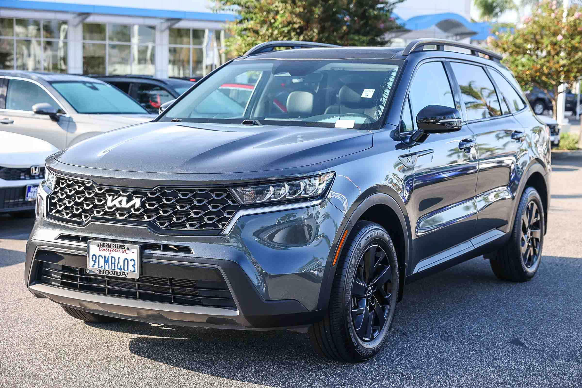 Used 2022 Kia Sorento S w/ Panoramic Sunroof Package image 3