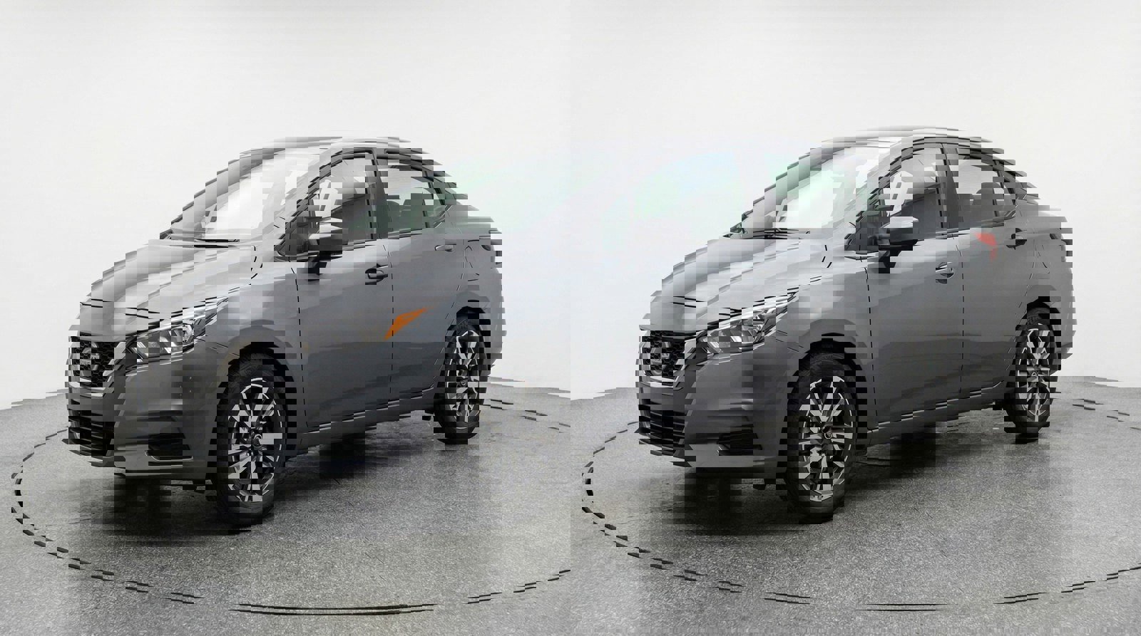 Used 2025 Nissan Versa SV image 3