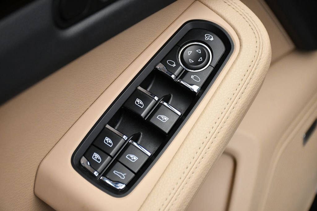 Used 2022 Porsche Macan image 38