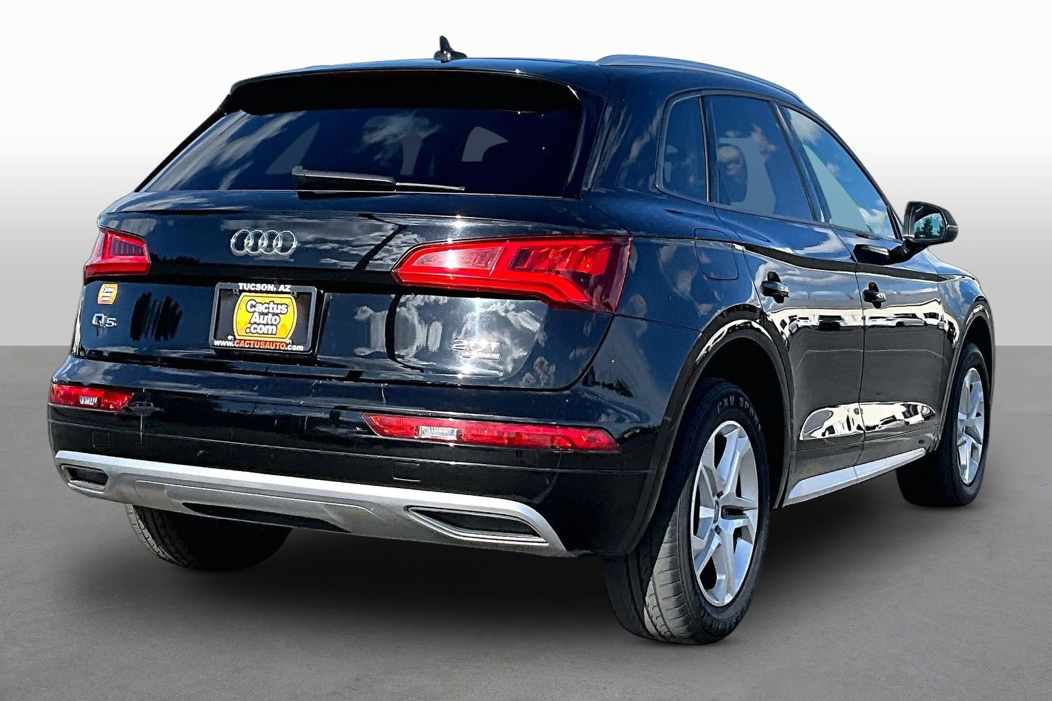 Used 2018 Audi Q5 2.0T Premium AWD/4WD image 2