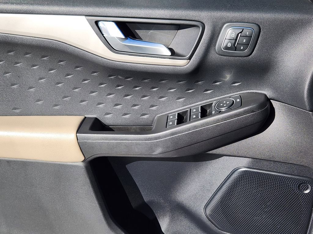 Used 2020 Ford Escape SEL image 13