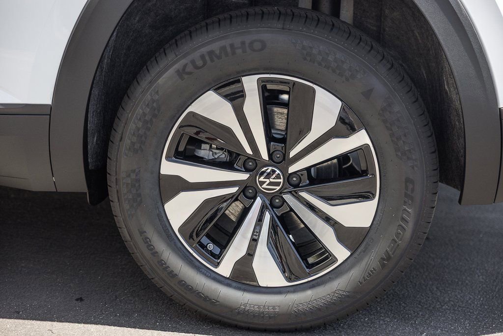 New 2026 Volkswagen Atlas Cross Sport SE FWD image 5