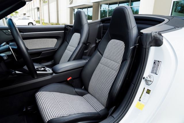 Used 2024 Porsche 911 Carrera RWD image 20