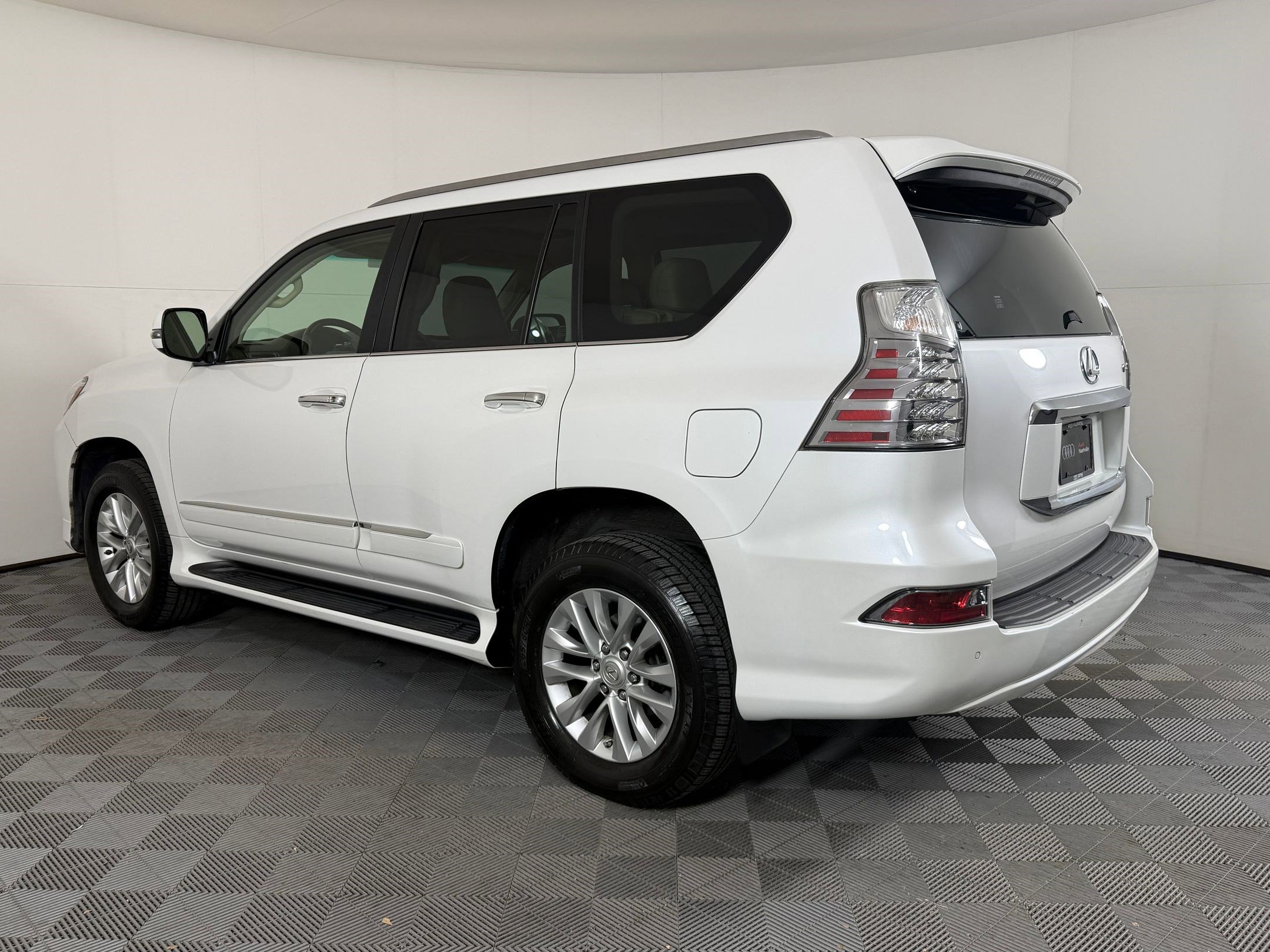 Used 2017 Lexus GX 460 image 3