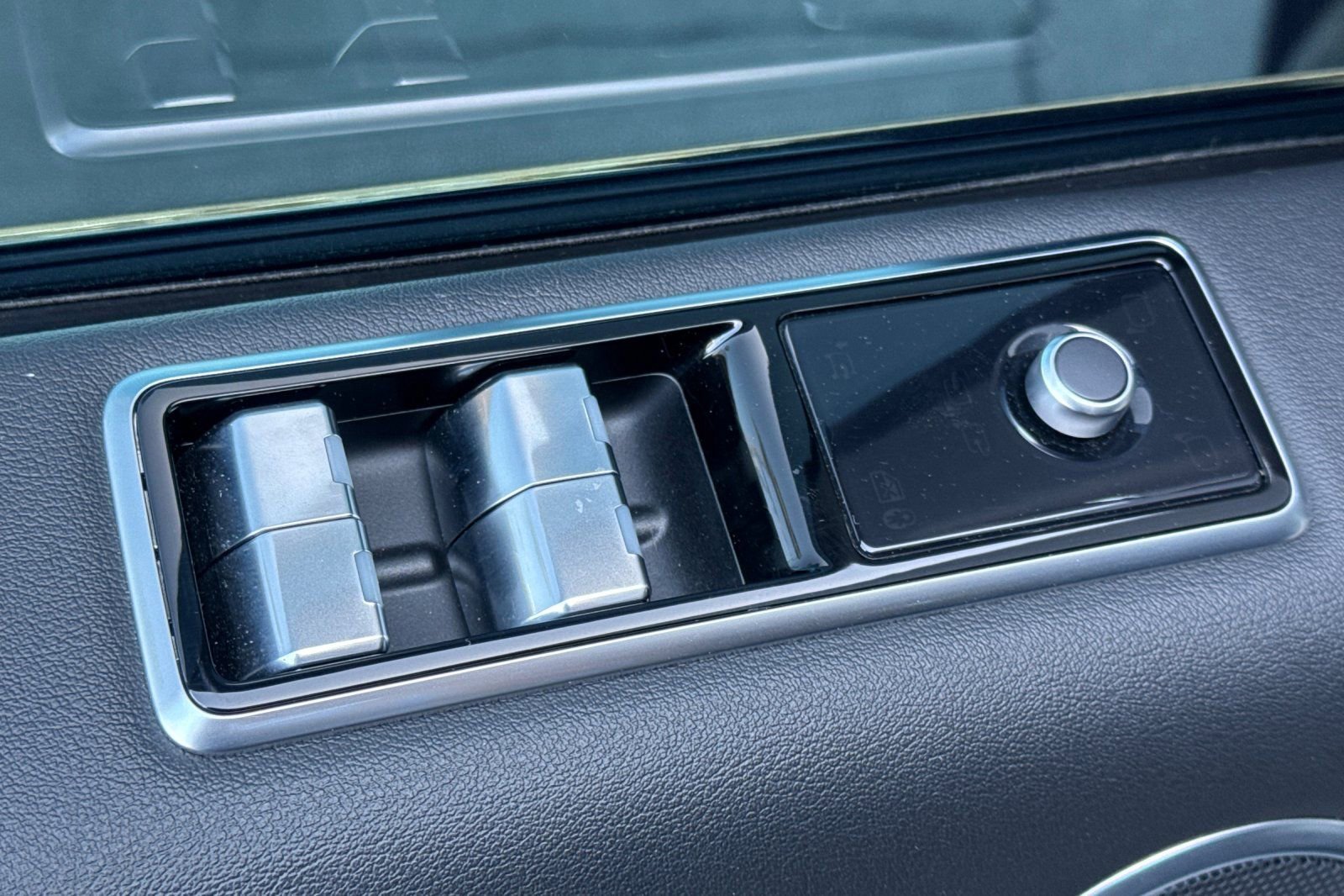 Used 2020 Land Rover Range Rover Sport HSE image 11