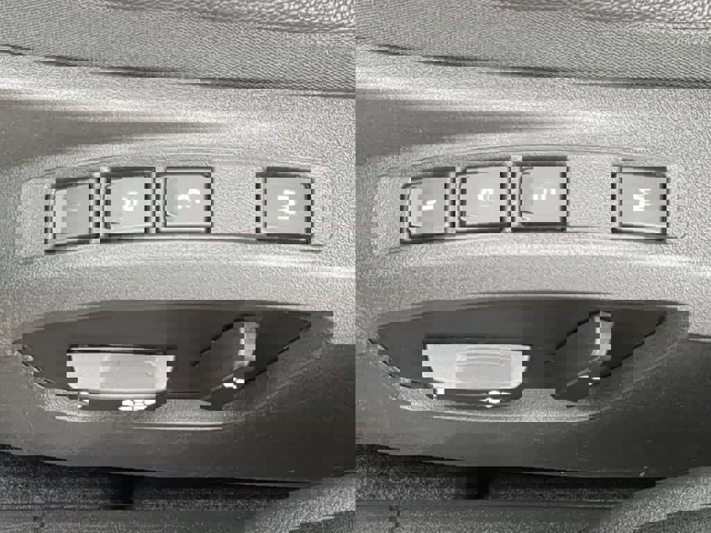 Used 2011 Volvo S40 T5 w/ Preferred Pkg FWD image 16