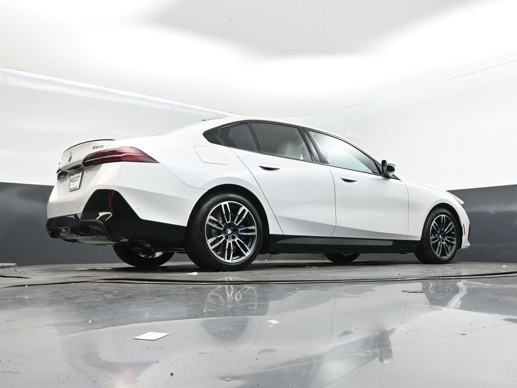 New 2026 BMW 550e xDrive w/ Executive Package image 43