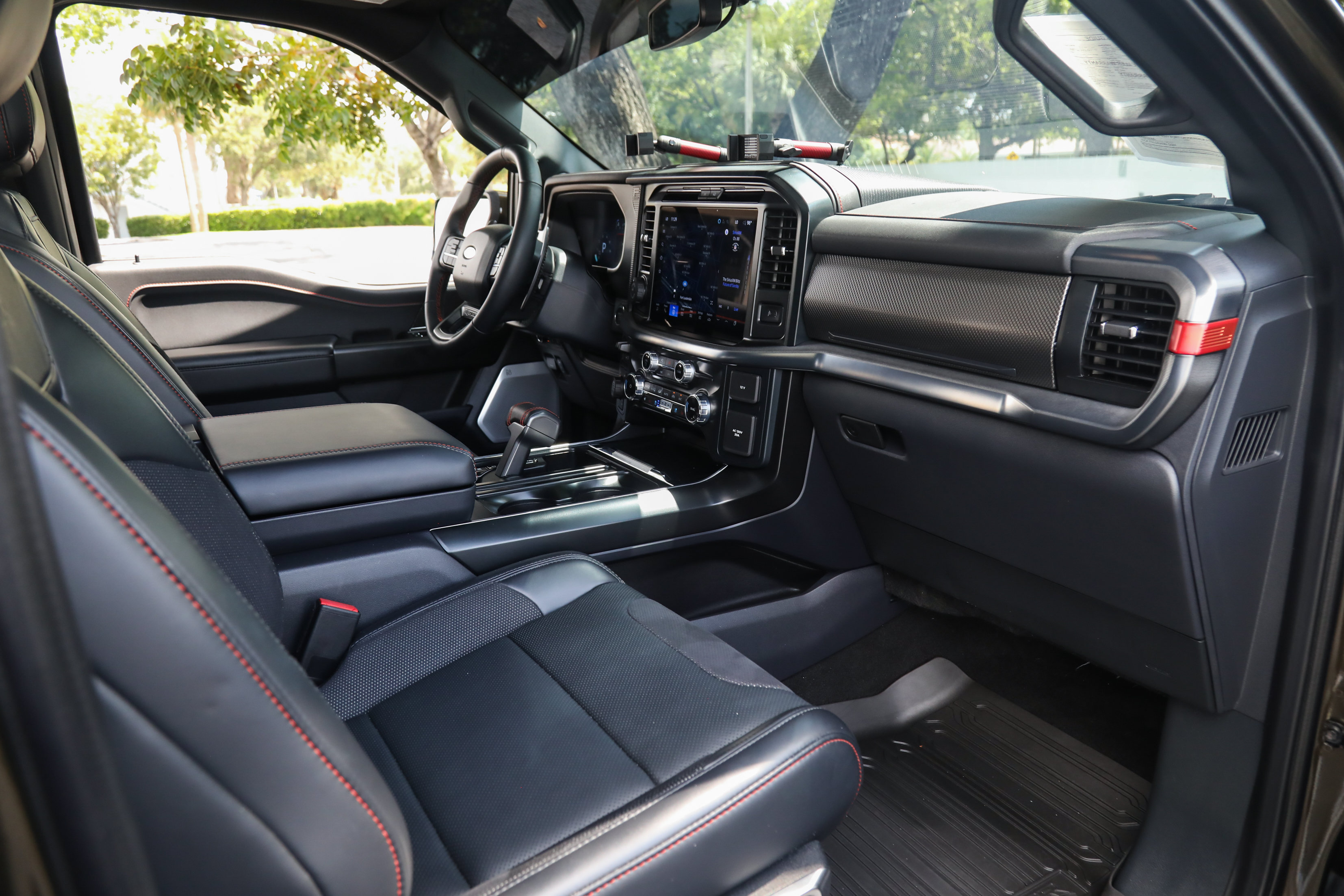 Used 2025 Ford F150 Raptor AWD/4WD image 31