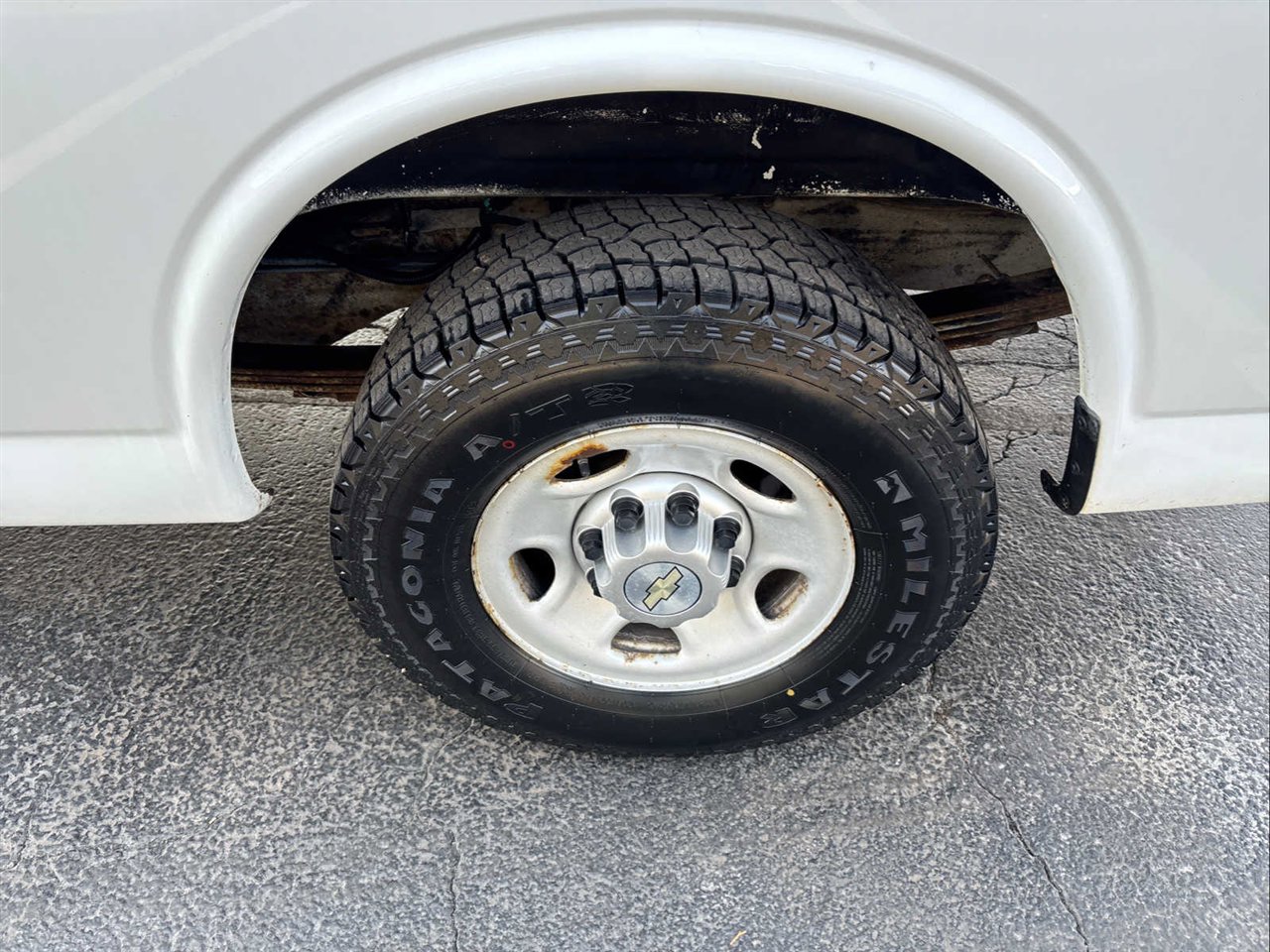 Used 2012 Chevrolet Express 2500 image 18