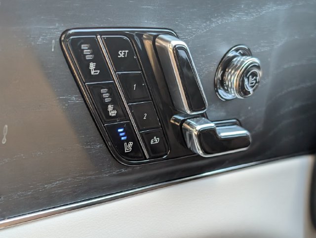 Used 2023 Cadillac Lyriq 2WD image 16
