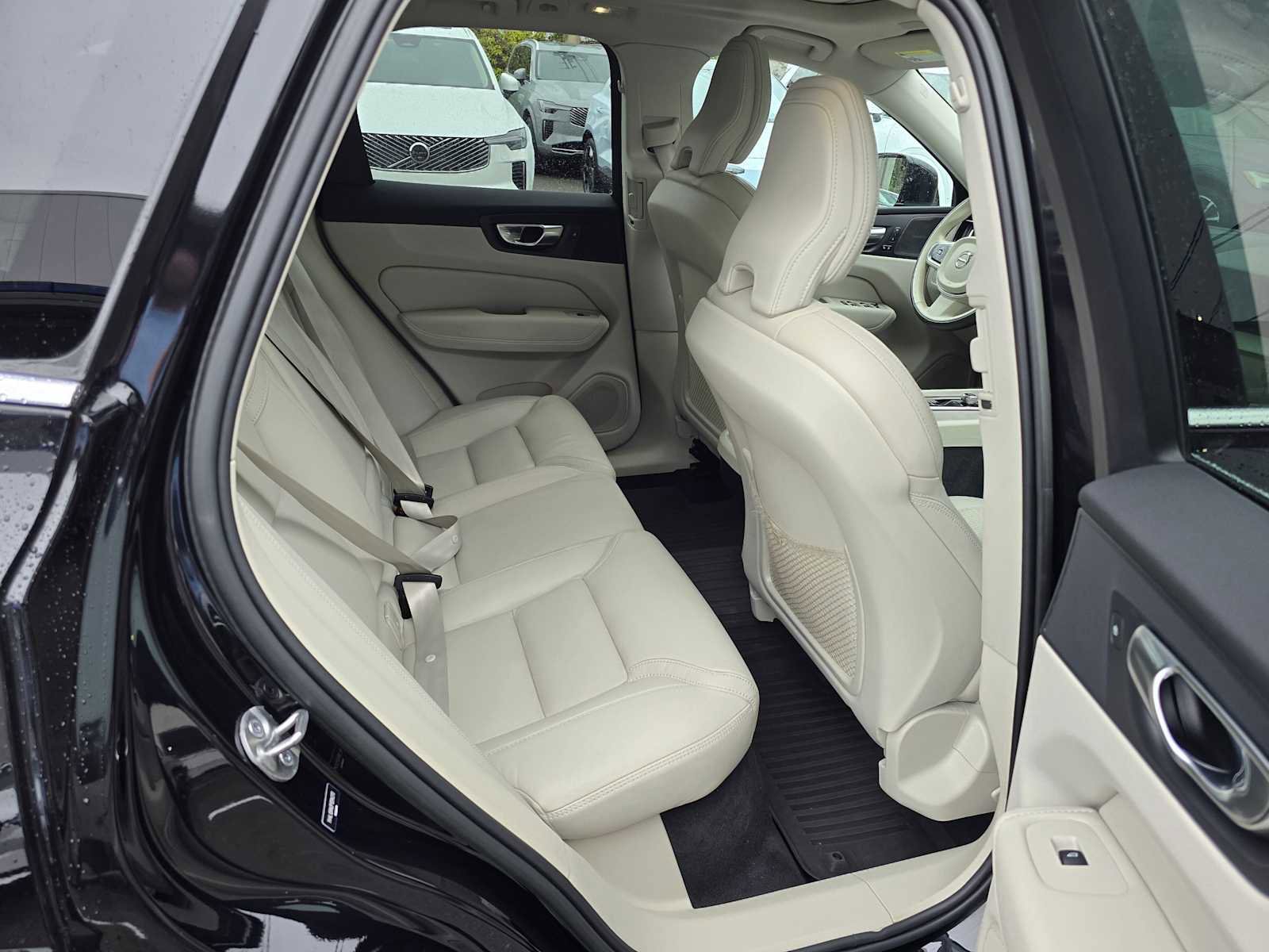 Certified 2023 Volvo XC60 B5 Ultimate w/ Climate Package image 12