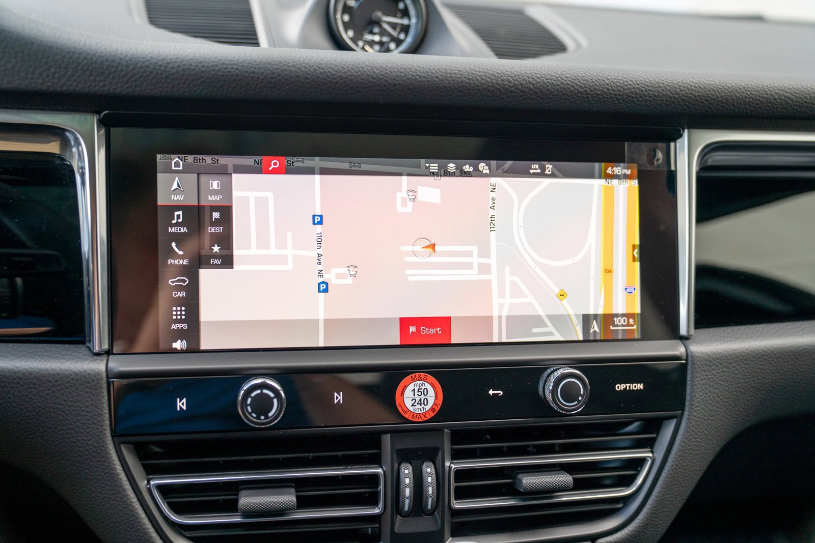 Certified 2025 Porsche Macan image 16