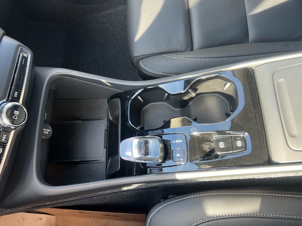 New 2026 Volvo XC40 B5 Plus w/ Protection Package Premier AWD/4WD image 18