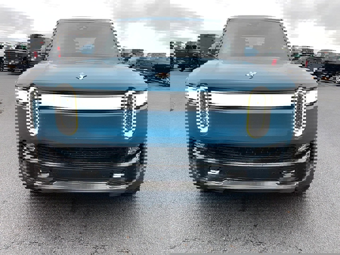 Used 2024 Rivian R1T Adventure image 2