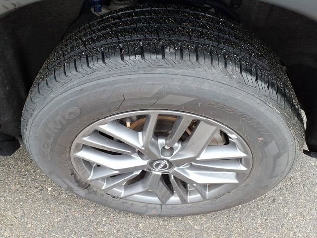 Used 2023 Nissan Rogue S AWD/4WD image 9