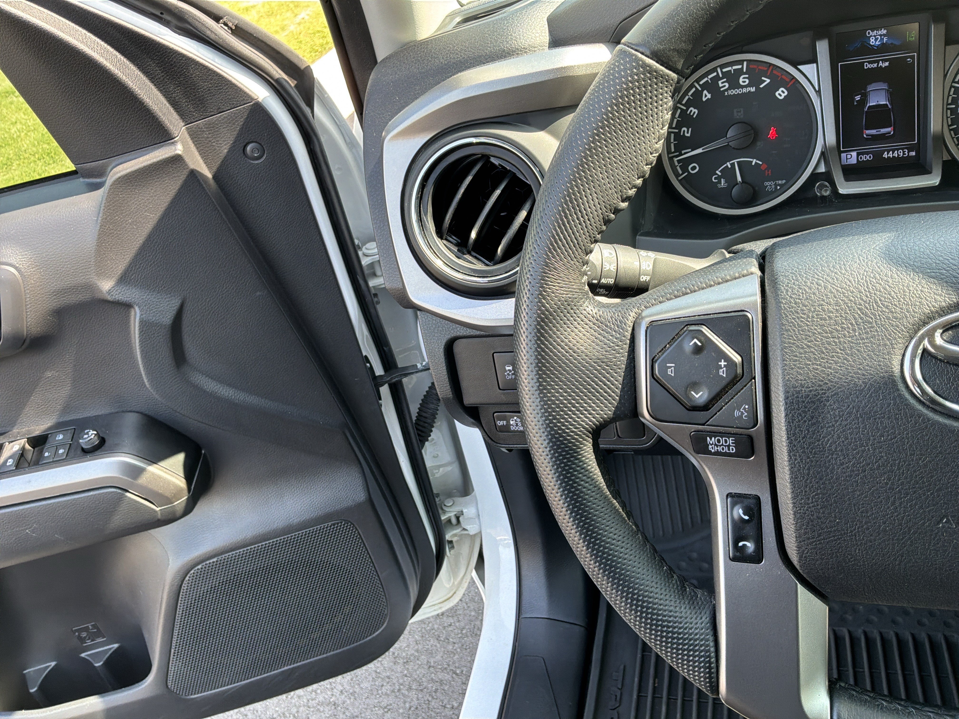 Used 2023 Toyota Tacoma SR5 w/ Technology Package RWD image 19