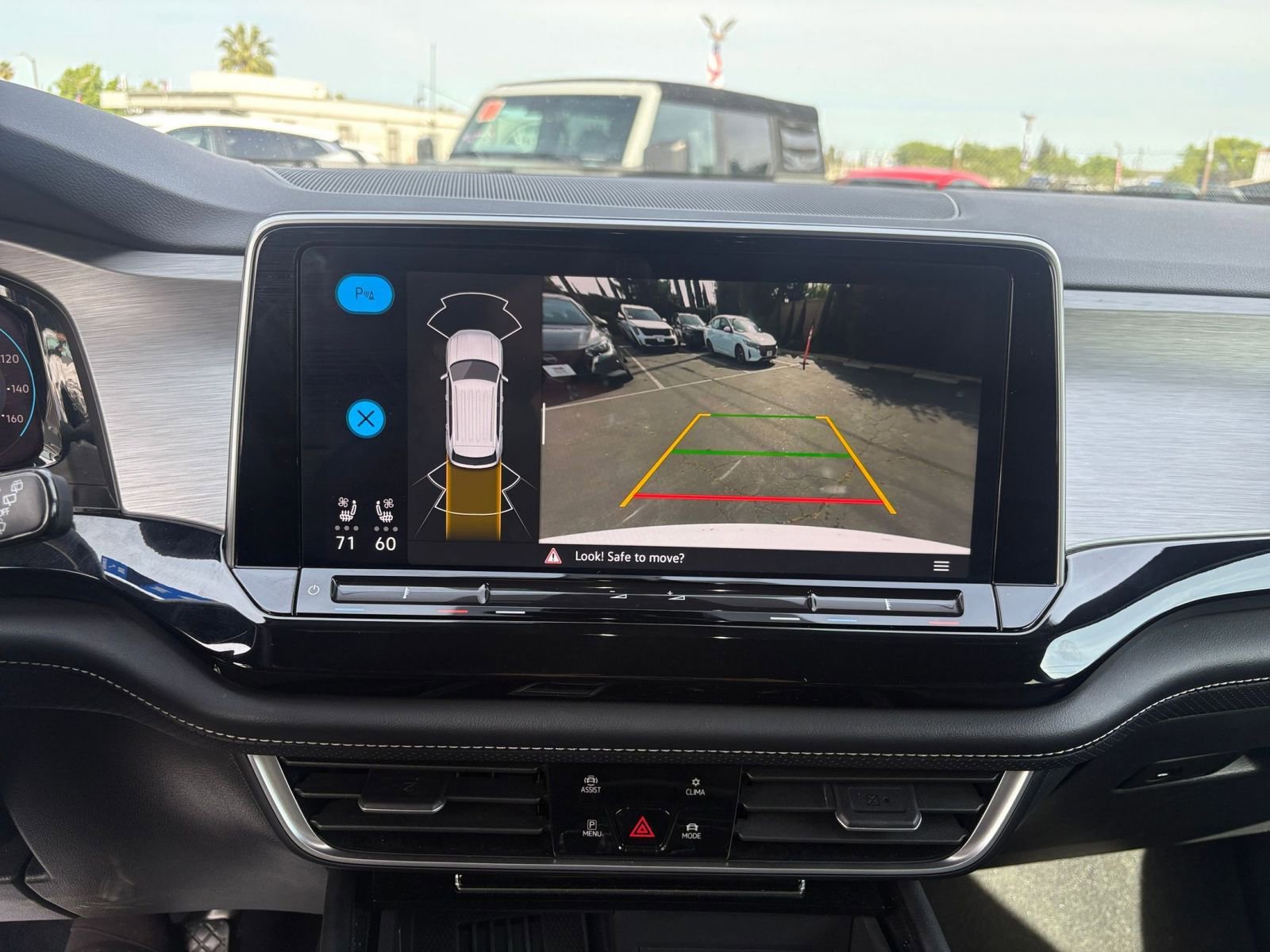 Used 2025 Volkswagen Atlas Cross Sport SE image 27