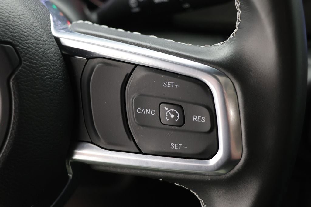 Used 2022 Jeep Wrangler Unlimited Sahara AWD/4WD image 19