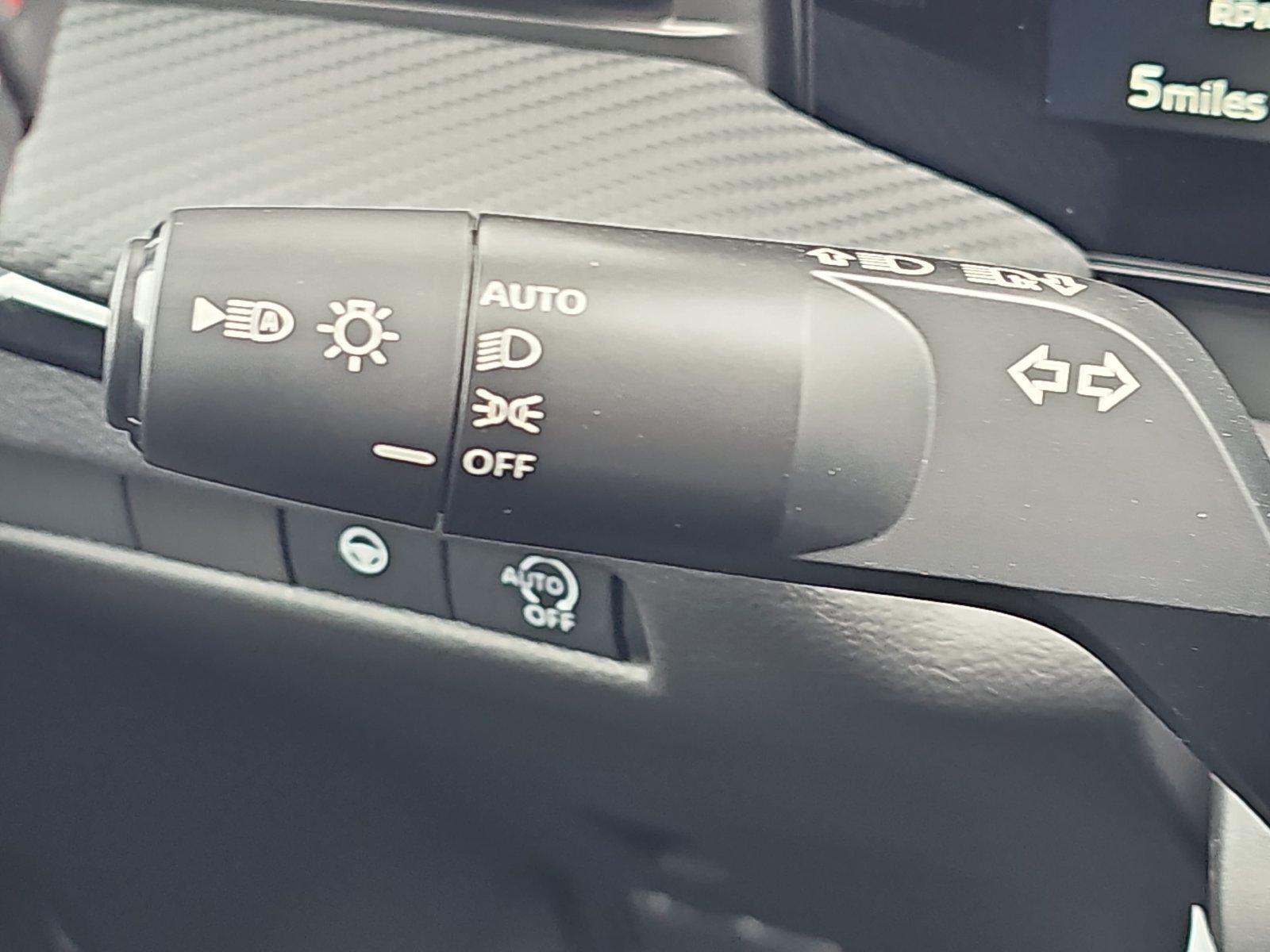 New 2027 Nissan Kicks SR w/ Cold Weather Package FWD image 34