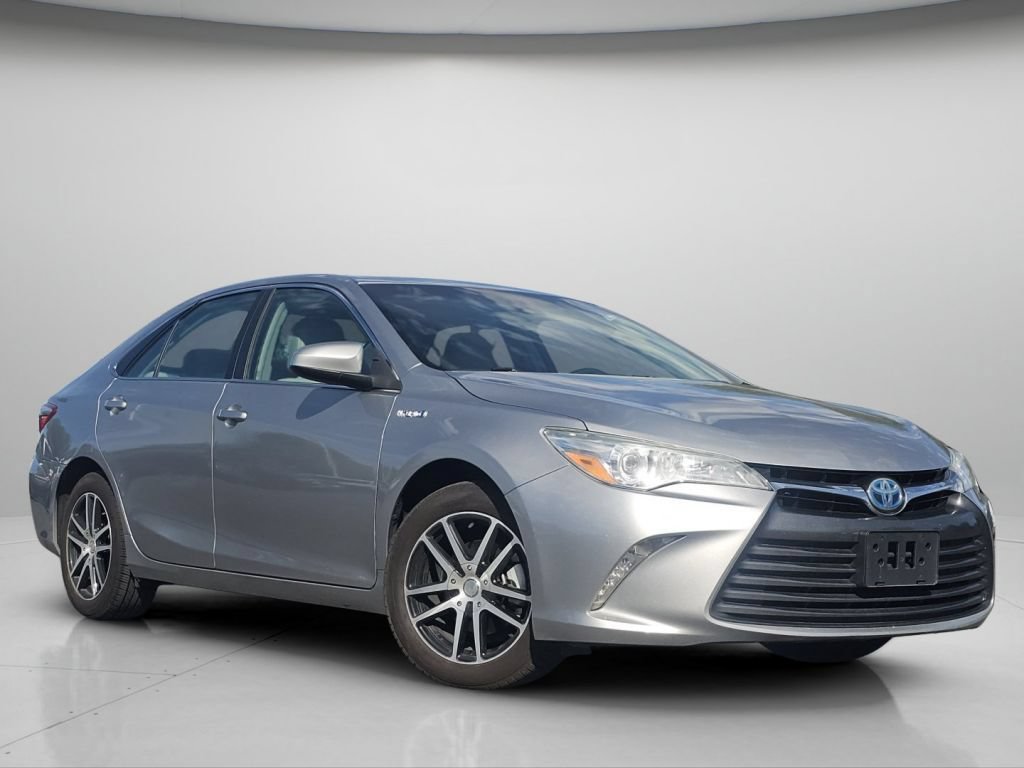 Used 2017 Toyota Camry XLE w/ Moonroof Package FWD image 2