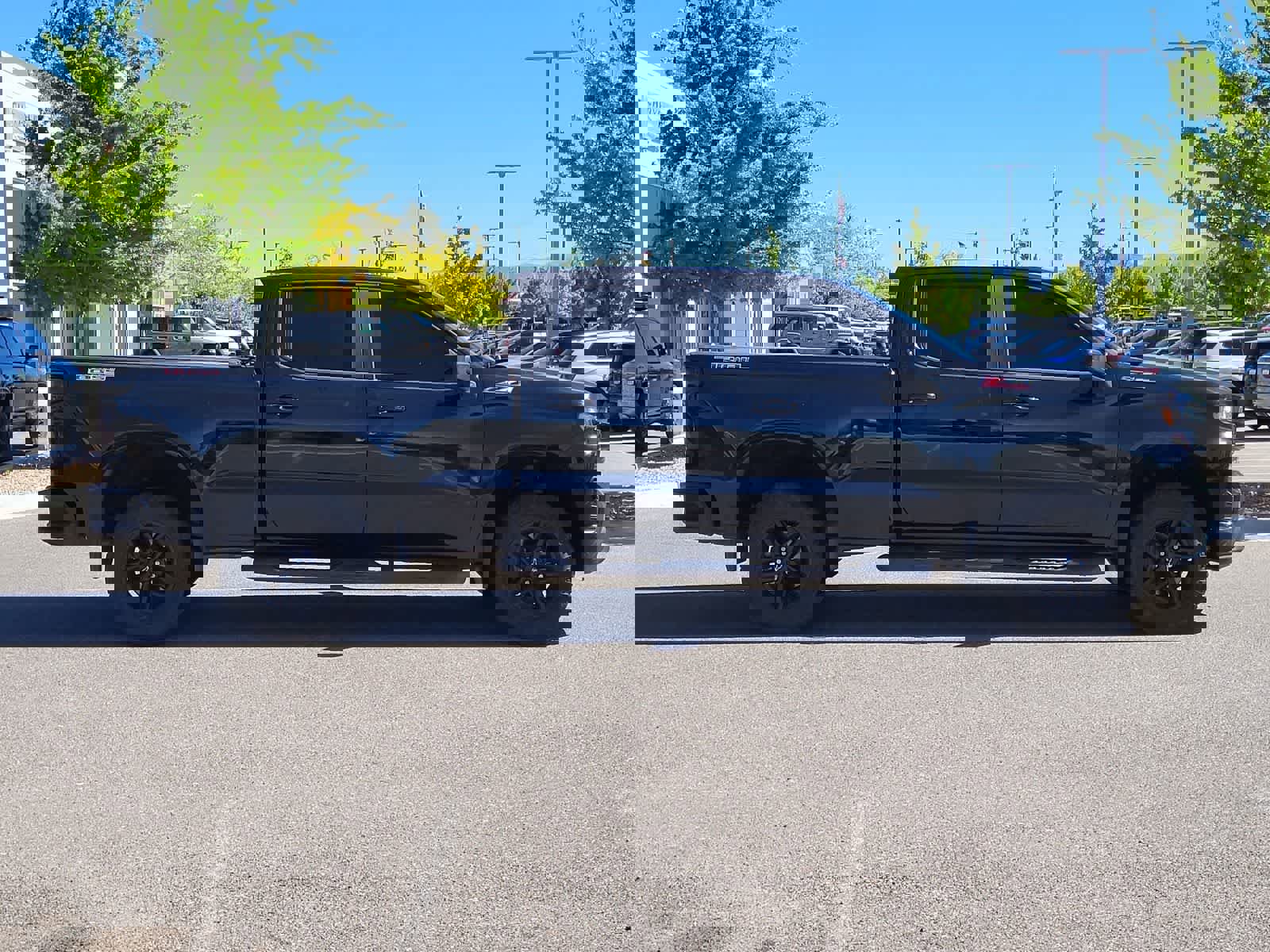 Used 2019 Chevrolet Silverado 1500 LT Trail Boss AWD/4WD image 4