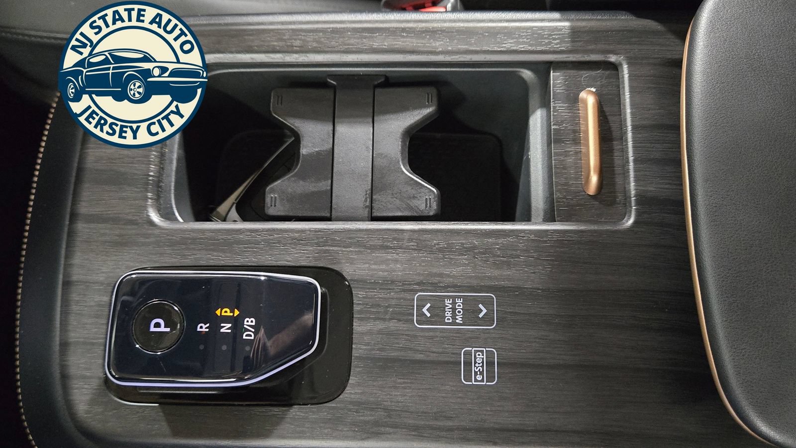 Used 2023 Nissan Ariya AWD image 18