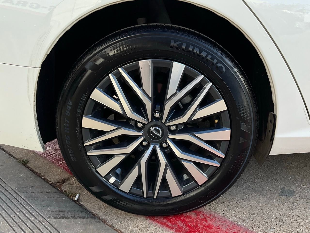 Used 2025 Nissan Altima 2.5 SV image 9