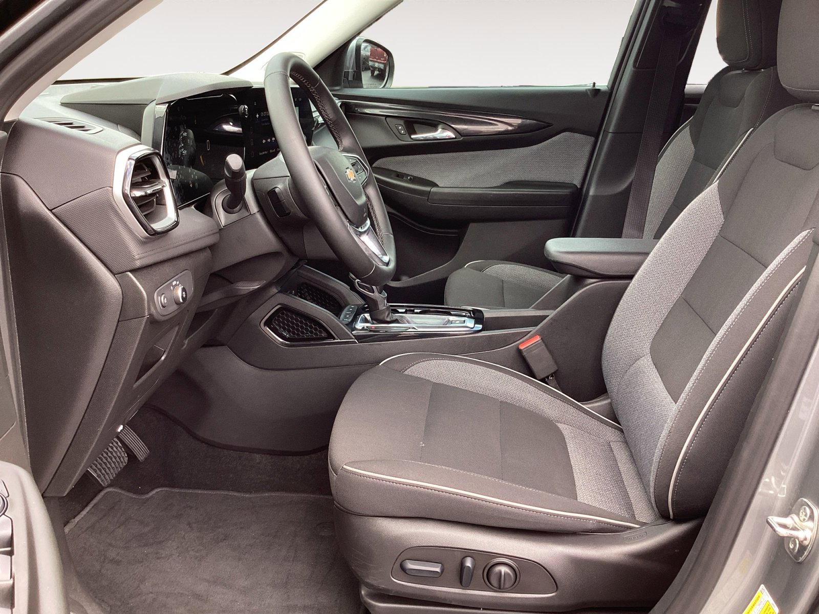 Used 2026 Chevrolet TrailBlazer LT w/ Convenience Package FWD image 27