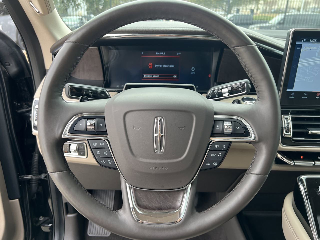 Used 2024 Lincoln Navigator Premiere image 9