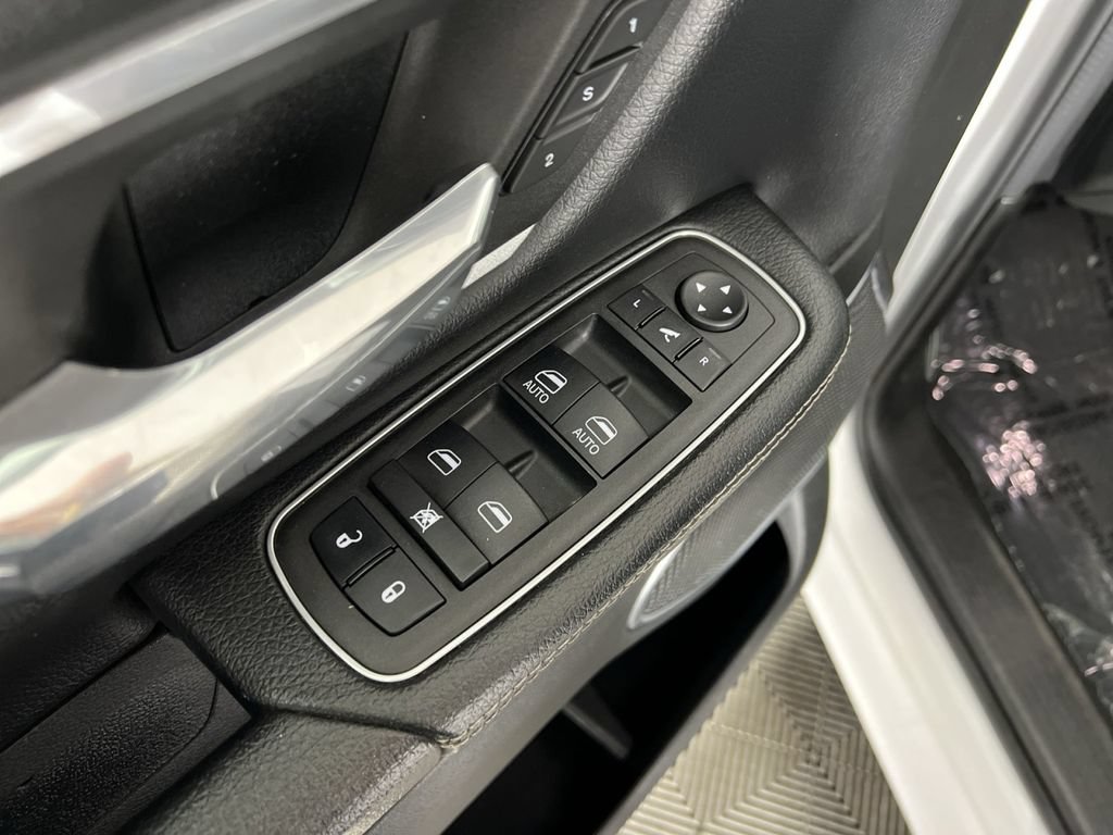 Used 2023 RAM 1500 Laramie AWD/4WD image 15