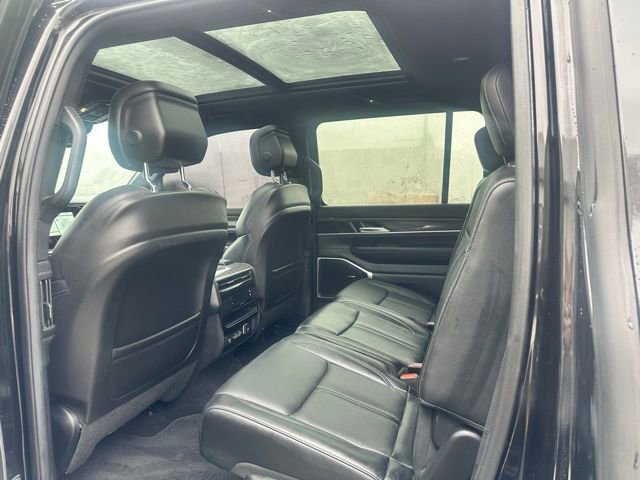 Used 2022 Jeep Wagoneer Series II w/ Premium Group I AWD/4WD image 23