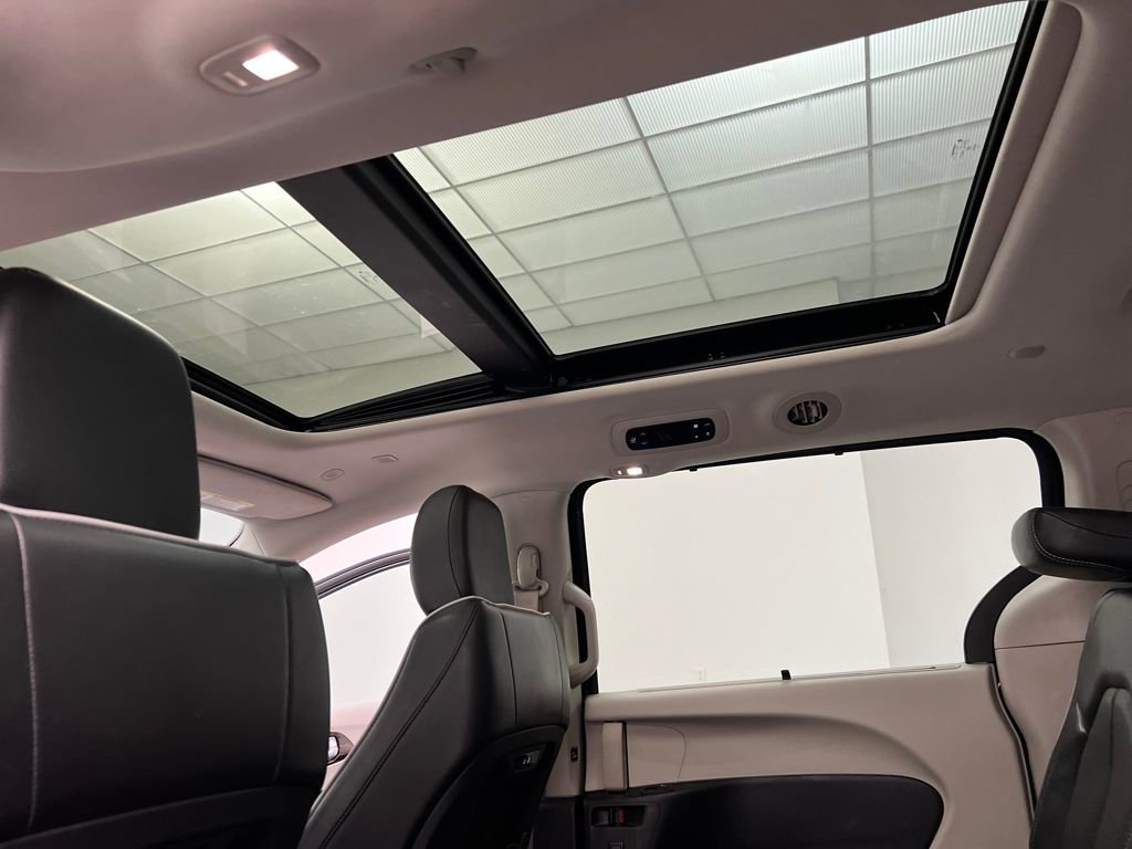 Used 2024 Chrysler Pacifica Limited image 48