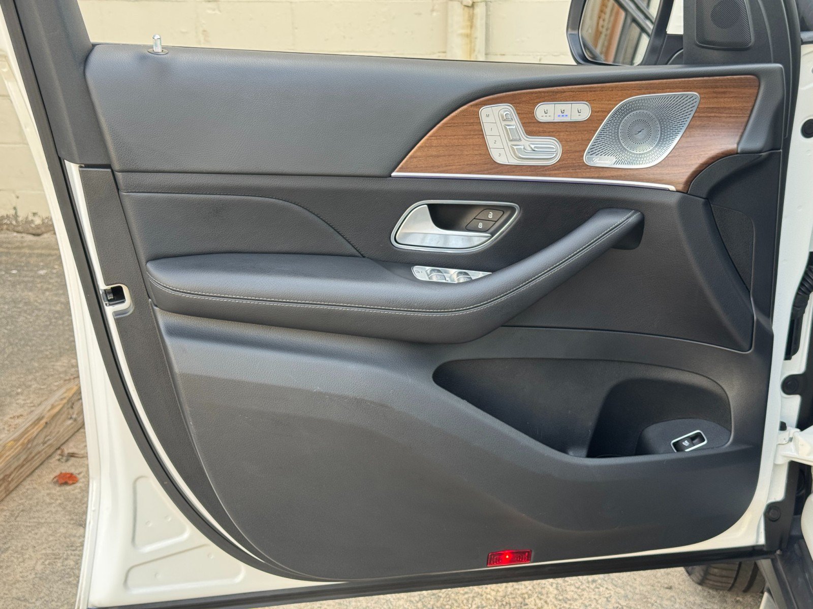 Used 2024 Mercedes-Benz GLS 450 4MATIC w/ AMG Line Exterior image 52