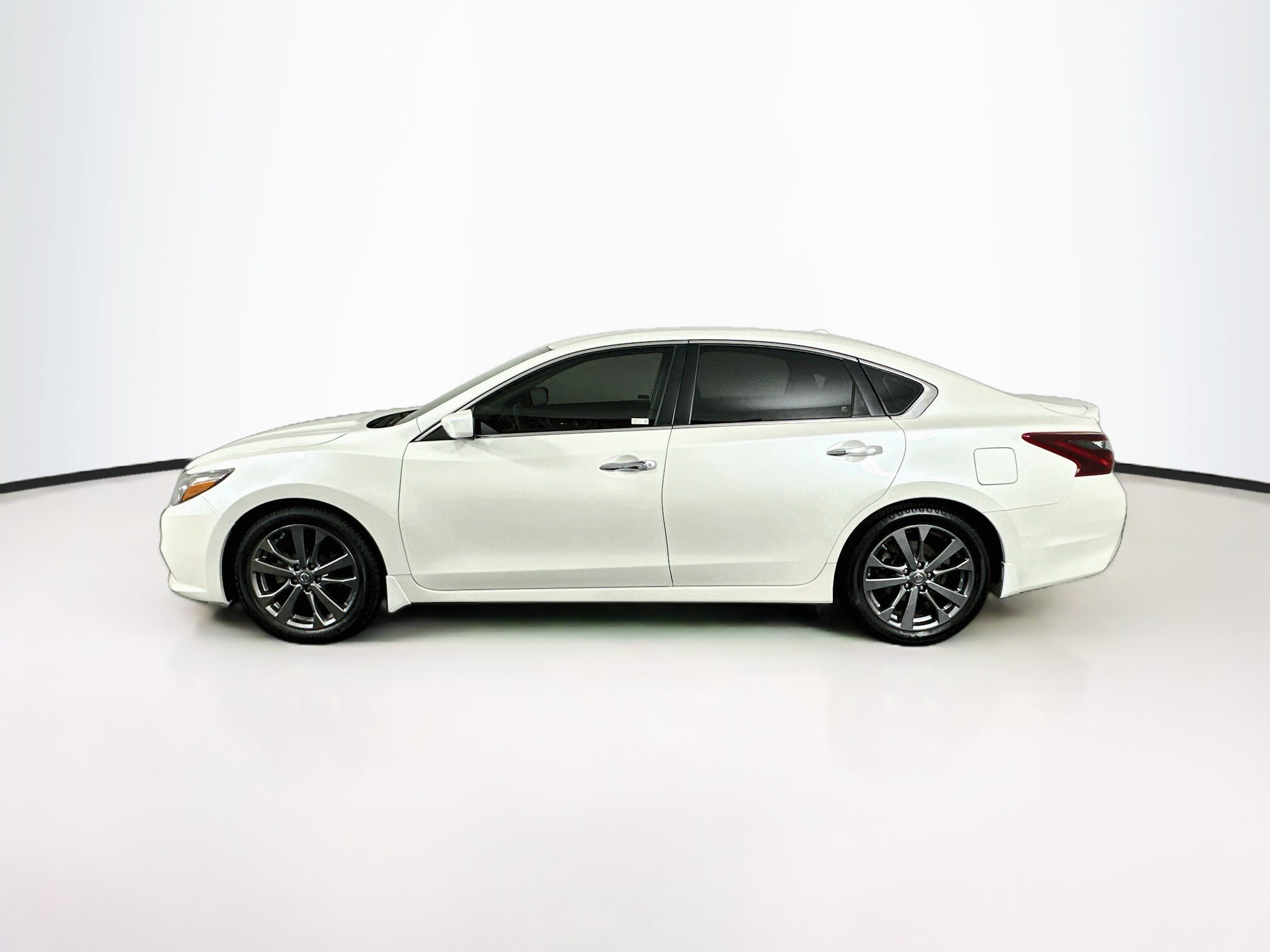 Used 2018 Nissan Altima 2.5 SR w/ SR Special Edition FWD image 4