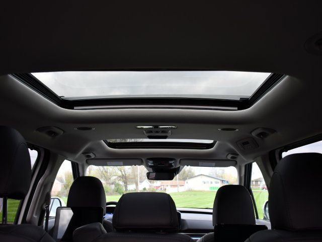 Used 2024 Kia Carnival SX Prestige image 35