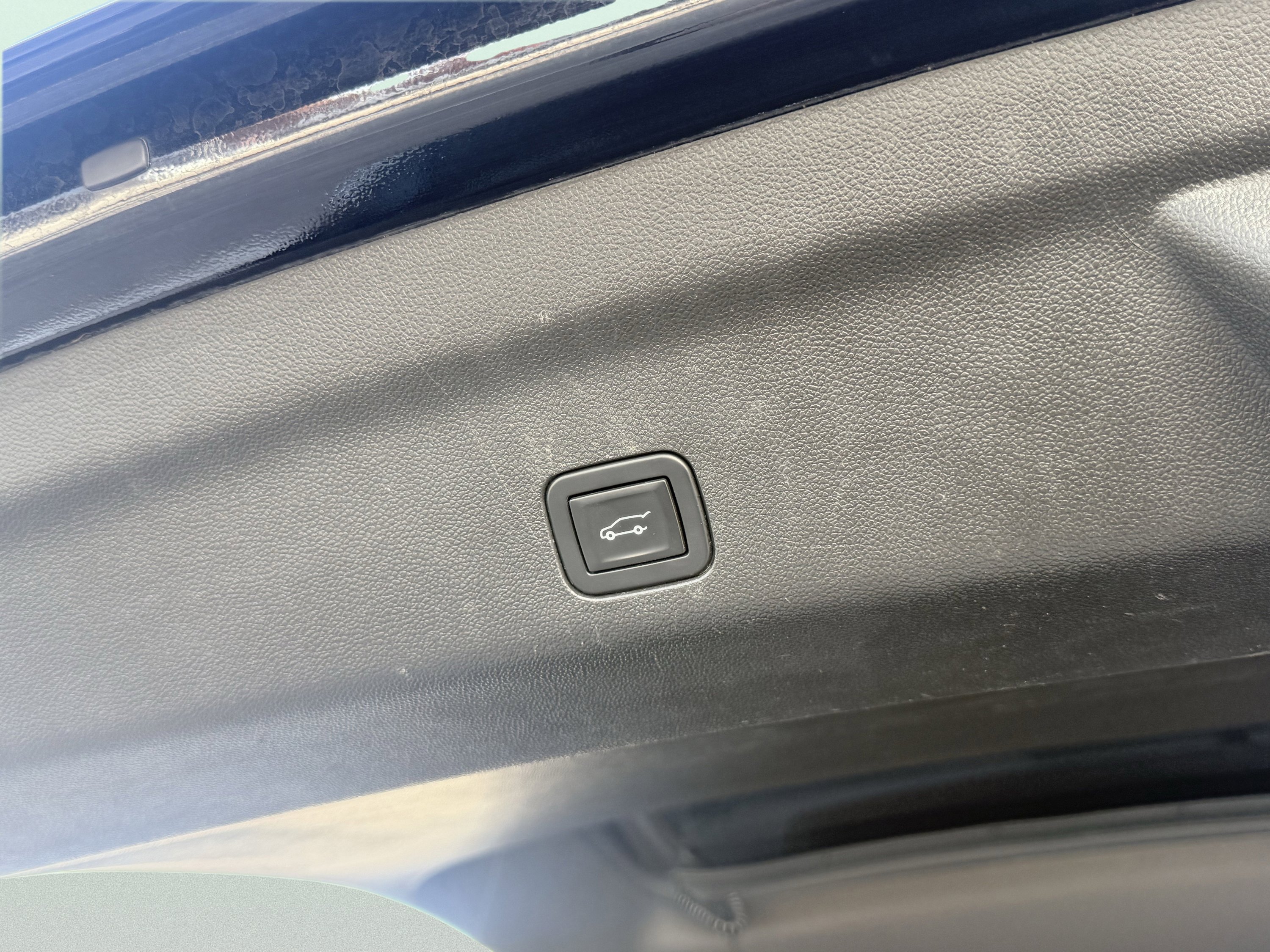 Used 2021 Chevrolet Suburban RST w/ Luxury Package image 10