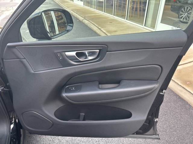 Certified 2025 Volvo XC60 B5 Core image 14