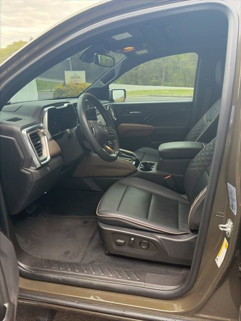 Used 2024 GMC Canyon Denali image 13