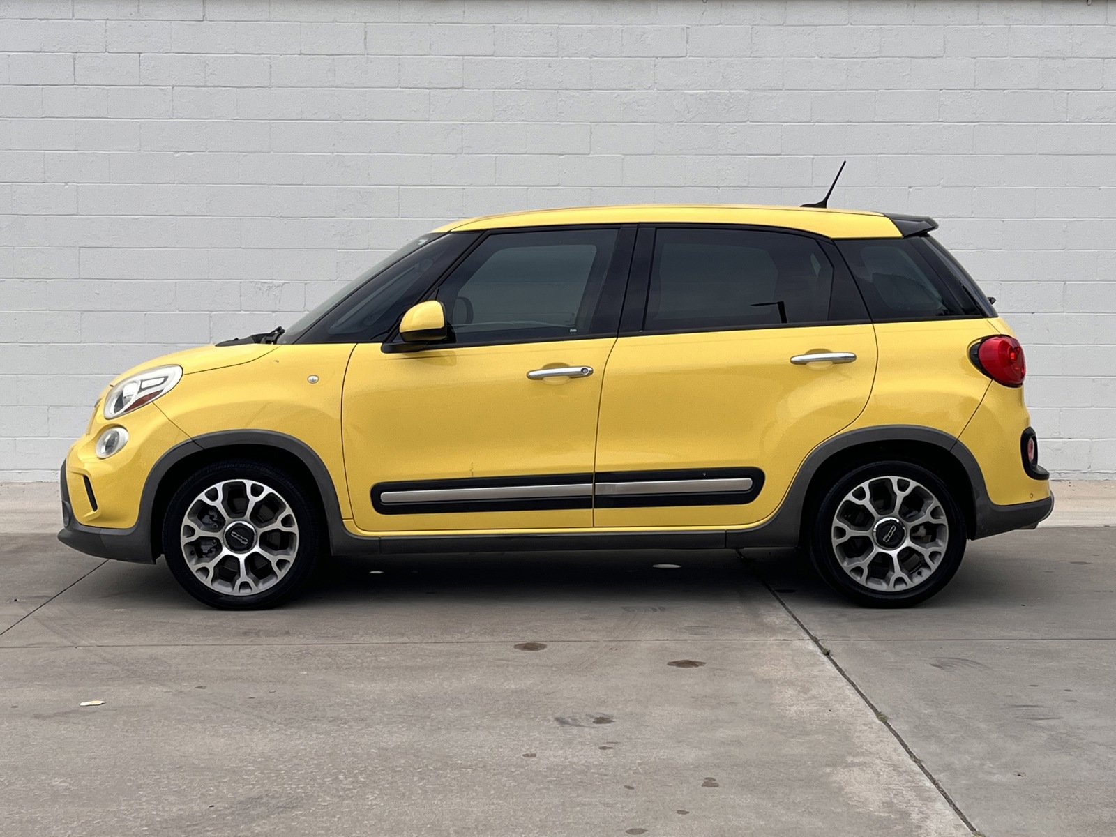 Used 2014 FIAT 500L Trekking image 4