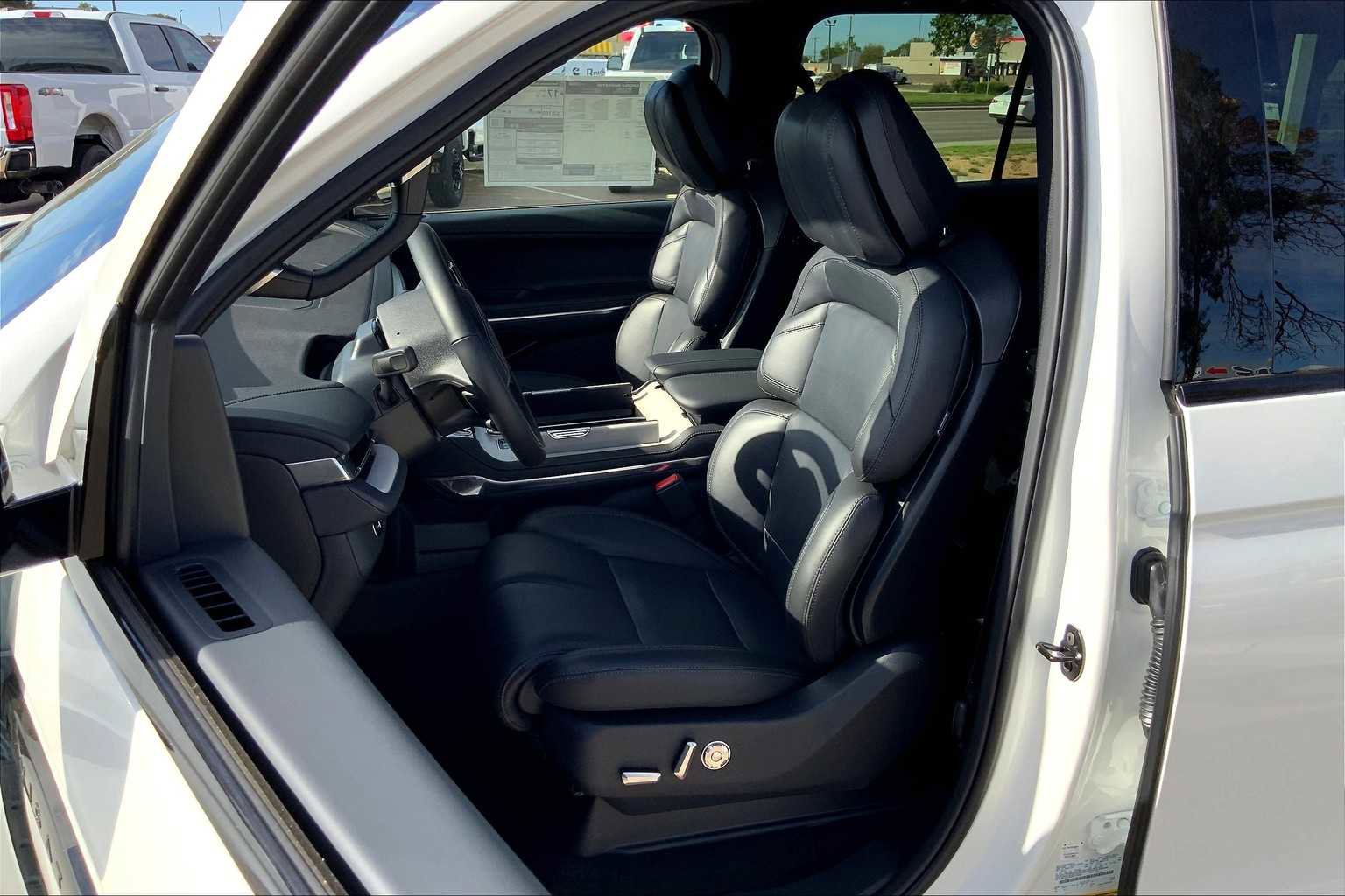 New 2025 Lincoln Navigator L Reserve w/ Jet Appearance Package image 9