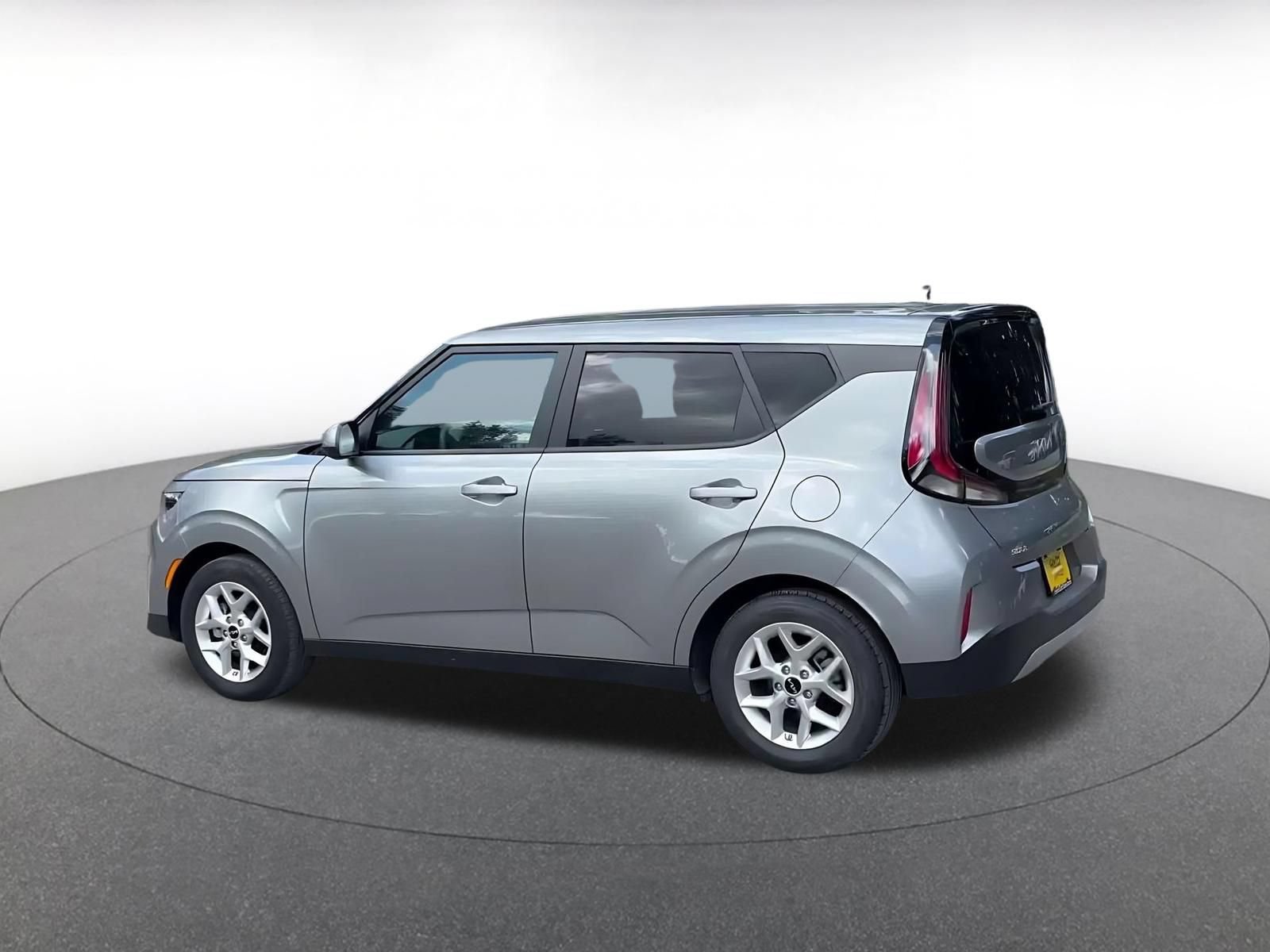 Used 2025 Kia Soul LX w/ LX Technology Package FWD image 9
