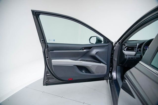 Used 2023 Toyota Camry LE image 14