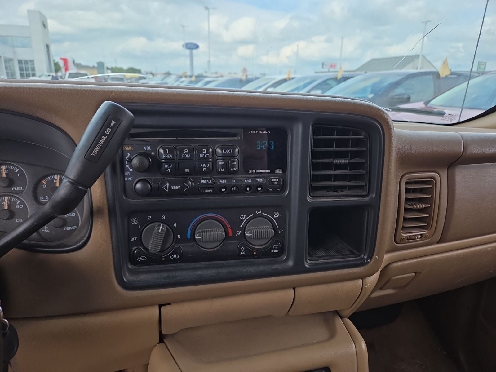Used 2000 Chevrolet Tahoe LS w/ LS Preferred Equipment Group AWD/4WD image 10