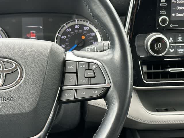 Used 2020 Toyota Highlander LE AWD/4WD image 9