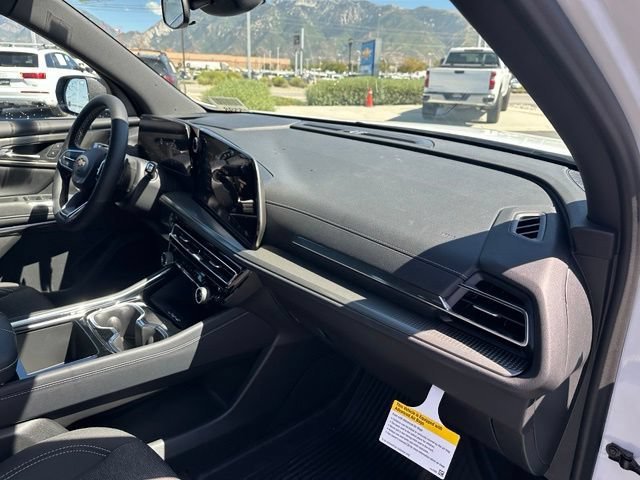 New 2026 Chevrolet Traverse LT w/ LPO, Floor Liner Package AWD/4WD image 30