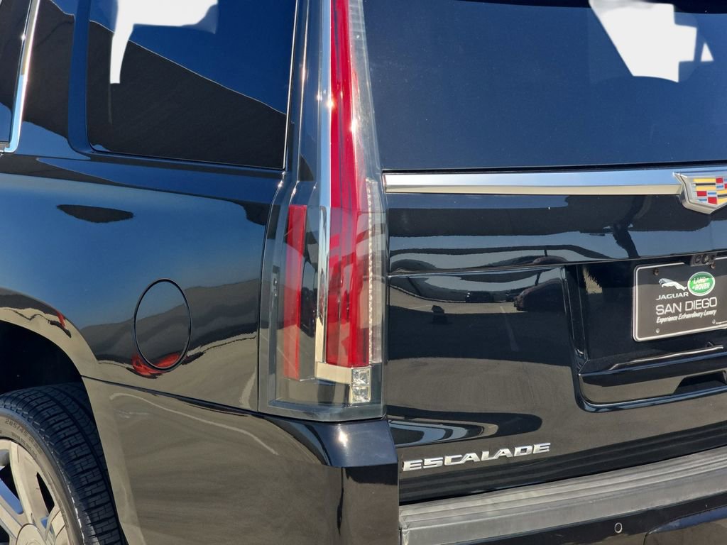Used 2018 Cadillac Escalade Luxury image 40