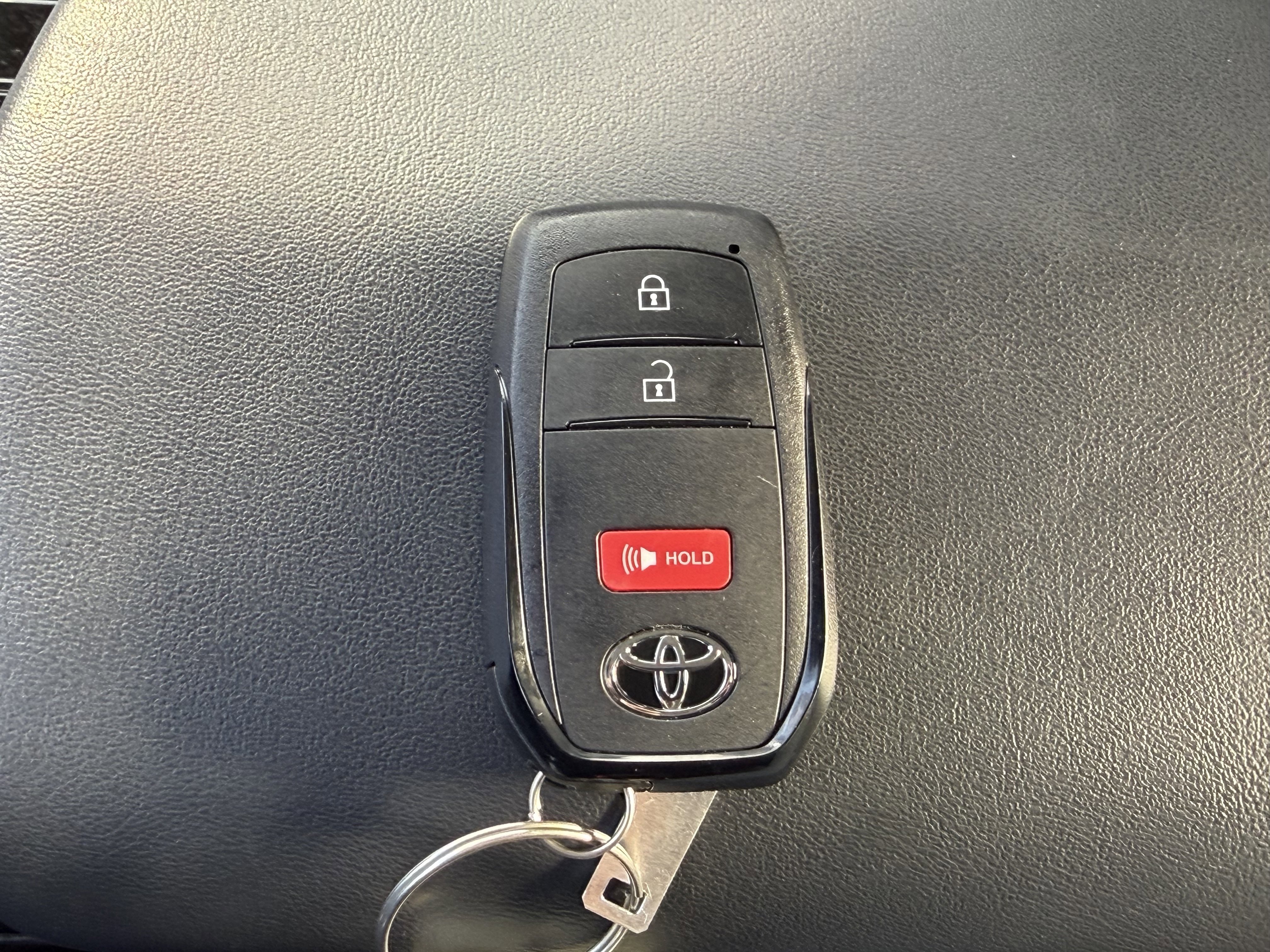Used 2024 Toyota Prius XLE image 30