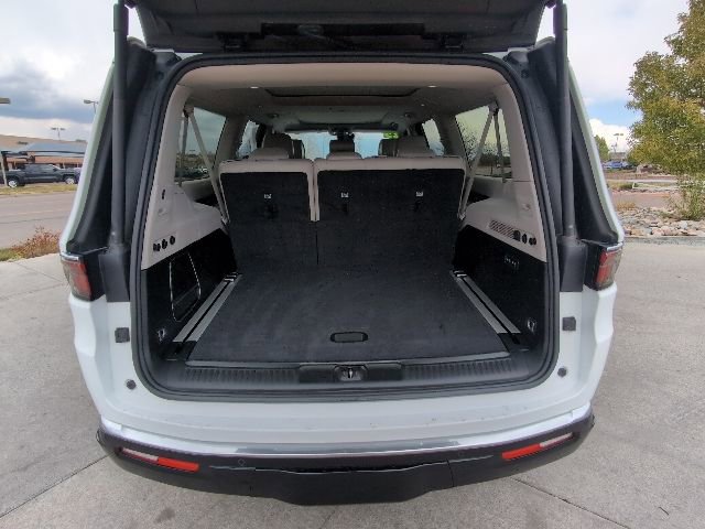 Used 2023 Jeep Wagoneer L Series III w/ Premium Group I AWD/4WD image 29