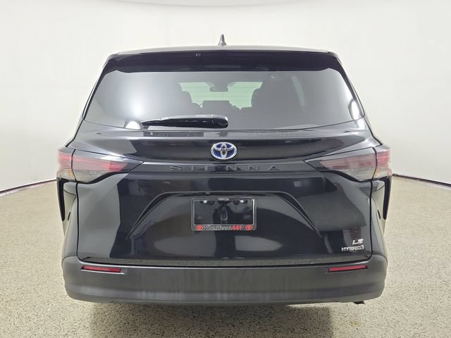Used 2023 Toyota Sienna LE FWD image 6