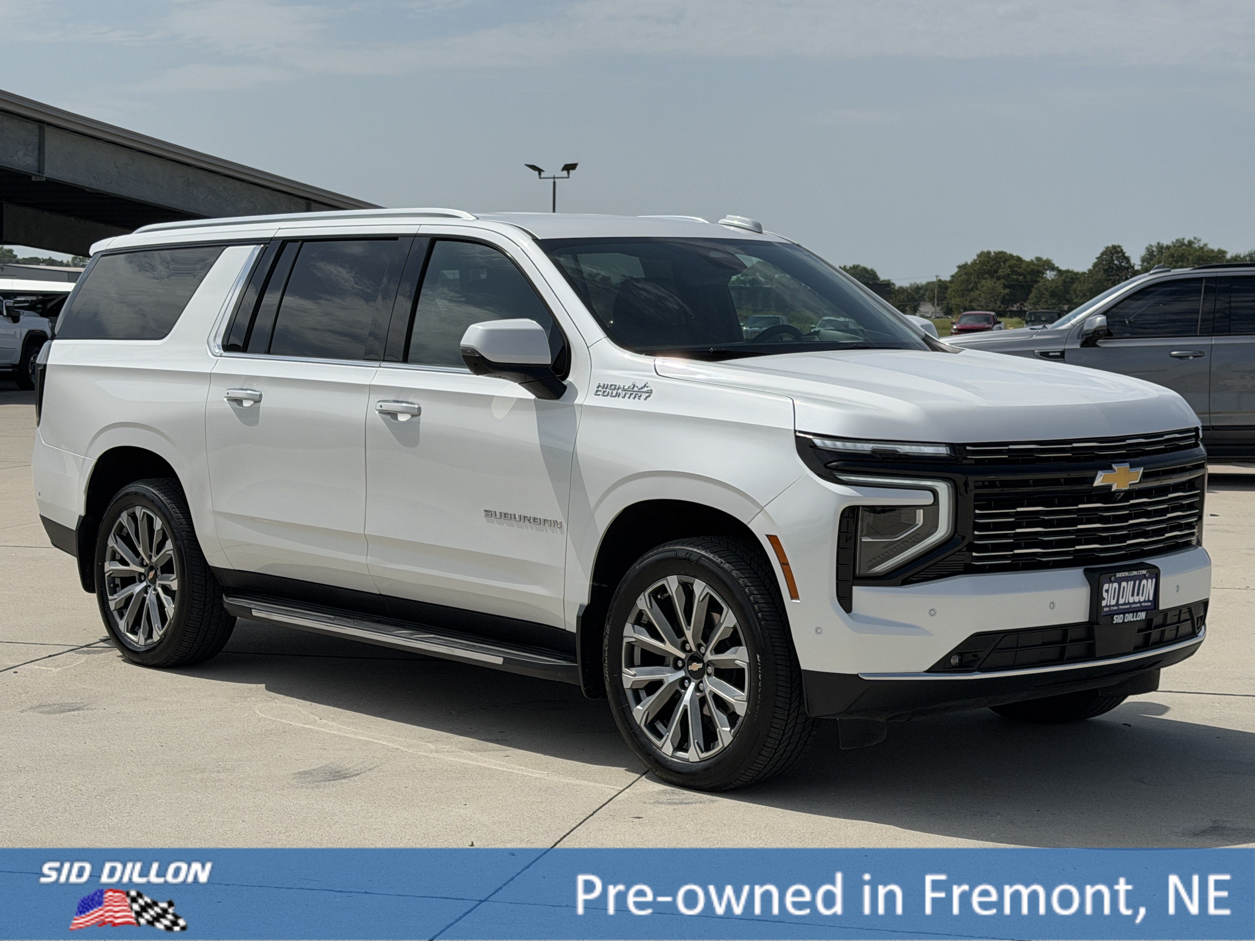 Certified 2025 Chevrolet Suburban High Country AWD/4WD image 2